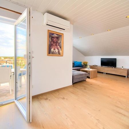 Apartment Mladen Крк Екстер'єр фото