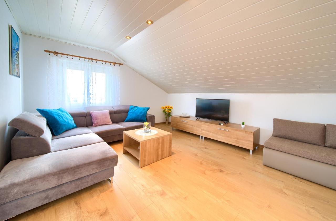 Apartment Mladen Крк Екстер'єр фото