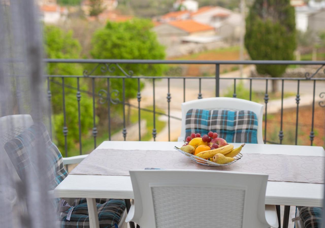 Apartment Mladen Крк Екстер'єр фото