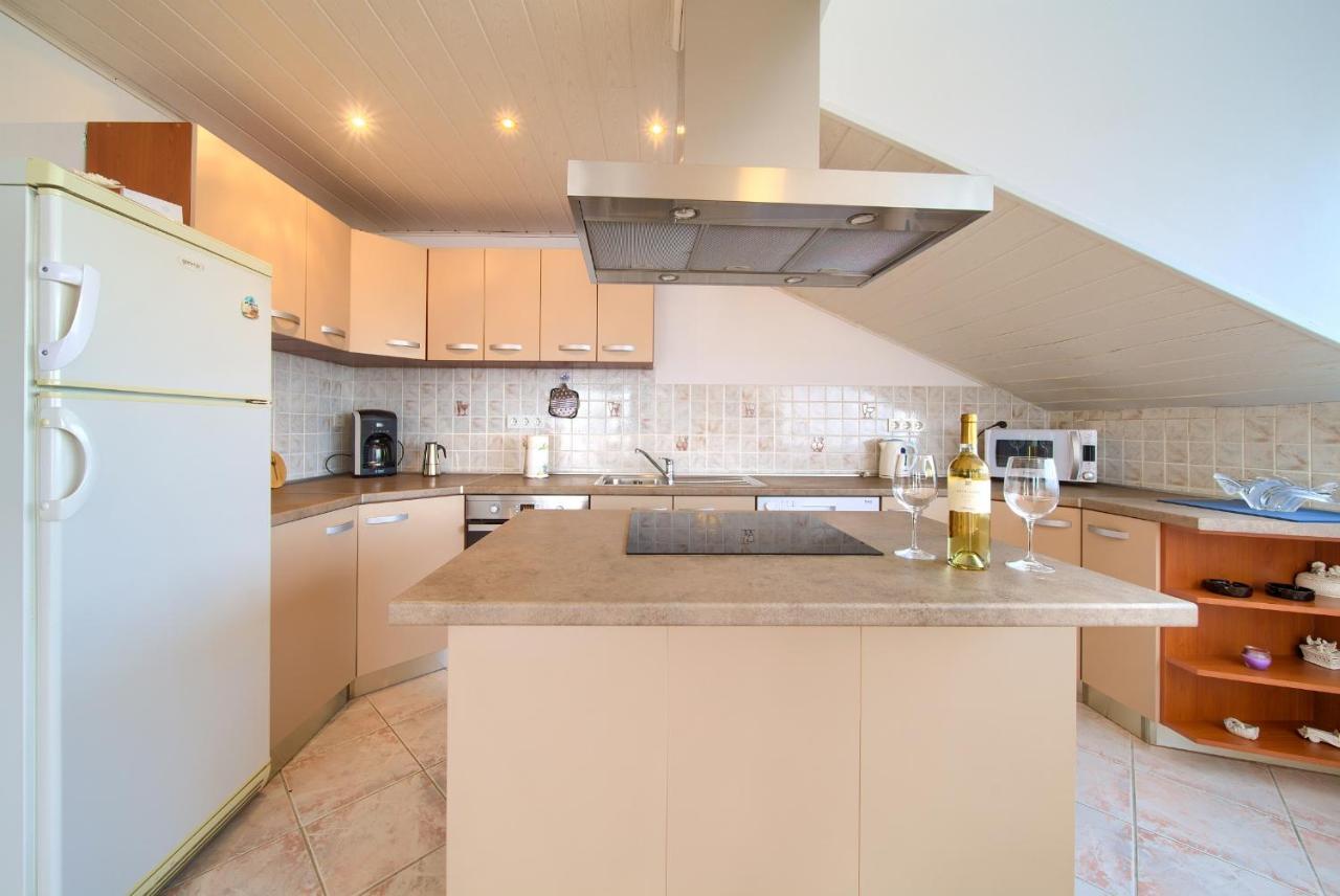 Apartment Mladen Крк Екстер'єр фото