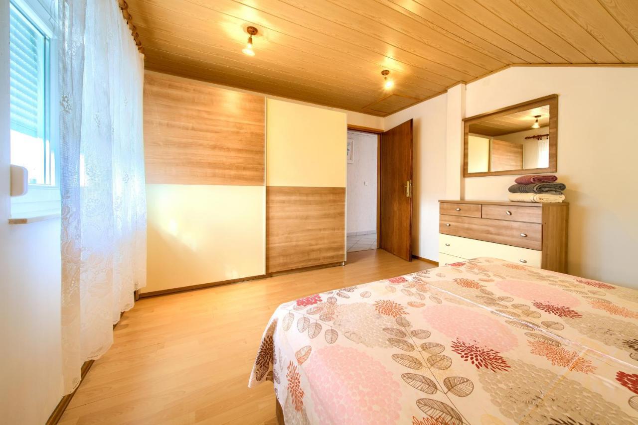 Apartment Mladen Крк Екстер'єр фото