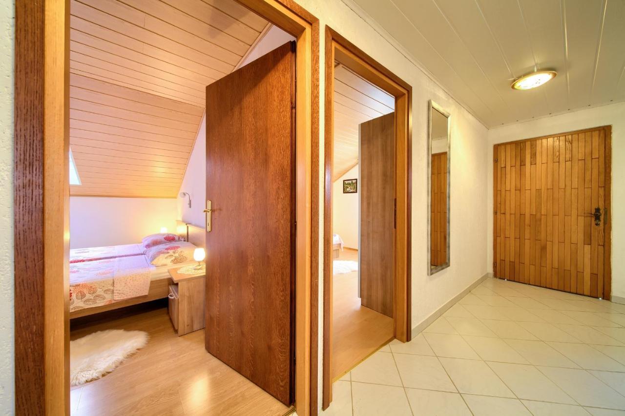 Apartment Mladen Крк Екстер'єр фото